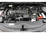 エンジンルームの樹脂部分は丁寧に磨いてツヤをだしています。当社の中古車のエンジンルームクリーニングはとても自信があります★