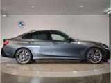 BMWでは重量配分にもこだわりがあり、FRモデルでは50:50とFFモデルでも60:40と前後の重量バランスにこだわり、軽快なハンドリングを実現しております。
