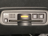 ハンドルの左下にETCがついています。高速道路の料金所の通過も楽々です。カードの取り出しもしやすい場所についています。