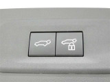 ワンタッチでバックドアが開閉。重たいバックドアも力いらずで開閉できる便利なパワーバックドア付きです!