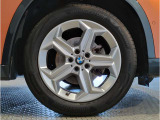 【BMWアロイホイル】軽量かつ強度に拘ったアロイホイル。走行性能ポテンシャルを引き出す設計。車の足元を引き締めてくれる大きなポイントはアロイホイルです。