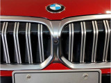 【キドニーグリル】BMWは約90年もの間、ほぼ全ての車両にひと目でBMWだと分かるこの特徴的なフロントグリルが備えられ、デザイン・アイコンとして親しまれてきました。