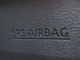 運転席側にSRS二-エアバックシステムを採用 万一の際の安全性を高めました