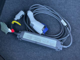 充電ケーブル付き
