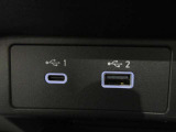 USB充電専用電源ソケットも付いています。モバイル機器などの充電専用
