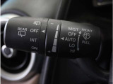 【オートワイパー機能】レバーをAUTOの位置にしているとき、レインセンサーが雨を感知すると、雨量に応じて、ワイパーが自動で作動します。
