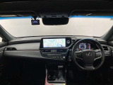 運転のしやすさと心地良さを感じる、シンプルで上質なデザインの室内空間です。