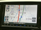 道路や周辺施設が地図上に表示され、現在地を確認しながら目的地までの道順を探せます。拡大・縮小の表示もあり、場所に応じて見やすさを調整できるので、お出かけの際に頼りになります。