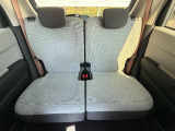 当社の中古車は、フロアマット付きで販売しておりません。中古車という特性上匂いや見栄えなどの状態が左右される為です。純正、社外の新品マットをご検討いただけます。予め得ご了承下さい。