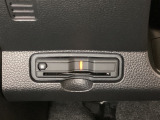 ハンドルの左下にETCがついています。高速道路の料金所の通過も楽々です。カードの取り出しもしやすい場所についています。