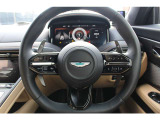 DB12には安全機能も標準装備しております。前後の衝突軽減ブレーキ、レーンキープアシスト、アダプティブクルーズコントロール、ブラインドスポットアシスト、ブレーキホールド、速度リミッター