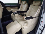 ゆとりある広々とした車内空間は、ドライブを始め買い物やレジャーなど、幅広く活躍します。一人でもみんなとでもお出かけを楽しみましょう!