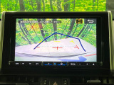 【バックカメラ】駐車時に後方がリアルタイム映像で確認できます。大型商業施設や立体駐車場での駐車時や、夜間のバック時に大活躍!運転スキルに関わらず、今や必須となった装備のひとつです!