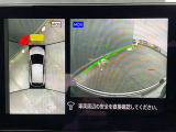 アラウンドビューモニターは4つのカメラで周辺を撮影しています。カメラ切り替えでフロント・サイド・バックモニターの表示もできます。