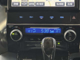 左右独立温度コントロールフルオートエアコンです。運転席、助手席それぞれで独立して温度設定ができます。冷え性の方が乗っても安心ですね♪
