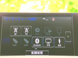 AM・FMラジオのほか、BluetoothやUSBなど複数のオーディオソースを選べます。画面で選択肢を確認しながら切り替えられ、好みに合わせて音楽やラジオを楽しめます。