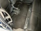 しっかりと汚れ、砂ぼこりを落とし足元まで清潔な車内空間を作り上げております♪
