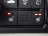 運転席と助手席には、【シートヒーター】が装備されています。温度調整も切り替えができお好みの設定で快適なドライブを楽しめます。腰から下が暖まると、暖房よりも体があったまりますよ。