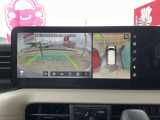 車両を上から見ているようなアラウンドビューモニターの映像をナビゲーション画面に映し出してくれるので、小さなお子様や障害物を確認できます。運転のしやすさはもちろん、事故防止にも役立ちます!