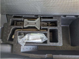 パンク修理、工具レンチ、空気入れです。