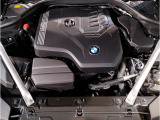 【BMWエンジン】革新的なガソリン・エンジン・テクノロジーによる高性能かつ高効率。レスポンスの良いパワーを発揮。常にスムーズな吸気を実現しアクセル開度にダイレクトに反応しドライビングを楽しく演出。