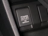 アクセサリーソケットはUSBのアダプターなどをつければ、スマホの充電にも使えます。