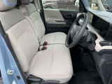 運転席は広々としていて、ゆったりと運転をお楽しみいただくことができますよ。