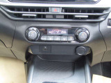 オートエアコン搭載!ワンタッチで車内温度を一括管理できます!!