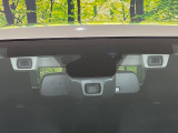 【アイサイトVer3】前方の車両等を検知し、衝突しそうな時は警報で注意を促し、ブレーキを踏む力をサポート。ブレーキを踏めなかった場合は衝突被害軽減ブレーキが作動、衝突回避をサポートします。