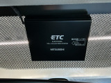 【ETC車載器】もはや必須アイテムのETCを搭載!高速道路のご利用時にとても便利!わずらわしい料金所での現金支払いが不要となりスムーズに通過できます♪