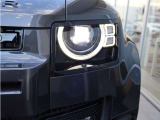 「マトリックスLEDヘッドライト(シグネチャーDRL付)を標準装備。対向車を避けながらハイビームを維持できる先進ライトで、夜間走行の安全性が大幅に向上します。