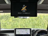 メーカーオプションの14インチリヤシートエンターテインメントシステムを搭載。長時間のドライブも退屈しません。