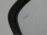 ブラインドスポットモニターです。走行中、ドアミラーでは確認しにくい後側方の車両を検知し、注意喚起をしてくれるので車線変更も安心です。