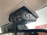 前方・車内ドライブレコーダーなら、事故の走行記録だけでなく、ドライブの思い出を記録したりとカーライブを豊かにします。