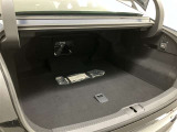 パワーバックドア装備です。ゴルフ場やホテルの車寄せでもスマートに荷物の出し入れが可能です♪♪