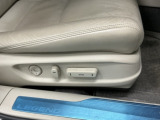 【電動シート】シートの位置や角度を細かく調整できるパワーシートが装備されているので、運転も快適ですね♪