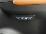 運転席は三人分のシートポジションを記憶します。