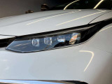 【LEDヘッドランプ】ハロゲンヘッドランプの約2倍の光量でより明るく遠くを照らし、夜間走行時の視認性を高める。さらに長寿命や、省電力も魅力。