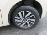 お車のお洒落も足元から!アルミホイール装備でバッチリ!