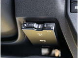 『1台』のお車に対して、3名体制で日々議論を重ね仕入れを行っております。
