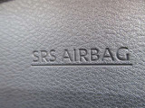 運転席側にSRS二-エアバックシステムを採用 万一の際の安全性を高めました
