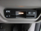 ETC付。高速道路の料金所はキャッシュレスで通過です。サービスエリア等にあるスマートインターの出入りも利用可能でとっても便利。ご納車後すぐにお使い頂けるようセットアップしてのお渡しとなります。