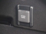 便利なアクセサリーコンセント(AC100V・1500W)が装備されています。ハイブリッドカー特有の大容量の電気エネルギーによりアウトドアシーンや停電などの非常時に便利な機能です。