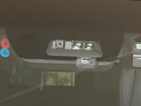 【三菱e-Assist】走行中に前方の車両等を認識し、衝突しそうな時は警報とブレーキで衝突回避と被害軽減をアシスト。より安全にドライブをお楽しみいただけます。