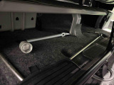 リヤシ-トの下(運転席側)にはジャッキ&工具が収納されています♪ 荷物を積んだままでもすぐに取り出せます。