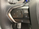 運転中、オーディオの操作をしてて、ハッとしたことはありませんか?ステアリングスイッチは、運転中でもハンドルでオーディオの操作が可能です。安全なドライブをサポートします。