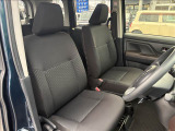 前席(運転席側より)