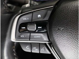 オーディオリモートコントロールスイッチ   ステアリング左に付いているスイッチで、オーディオ/ビジュアルの基本的な操作を行うことができます。