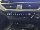 オートエアコンは温度を設定するだけで、自動で風量などを設定してくれます。運転しながら操作も必要ないので、安全性も向上します。