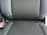 ◆ISOFIX◆シートベルトいらずでチャイルドシートと固定金具を連結するだけでガッチリ固定できます。